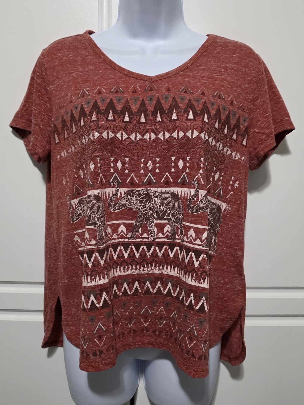 Style & Co Womens Rust Boho Elephant Aztec Geometric Lightweight V-Neck T-Shirt